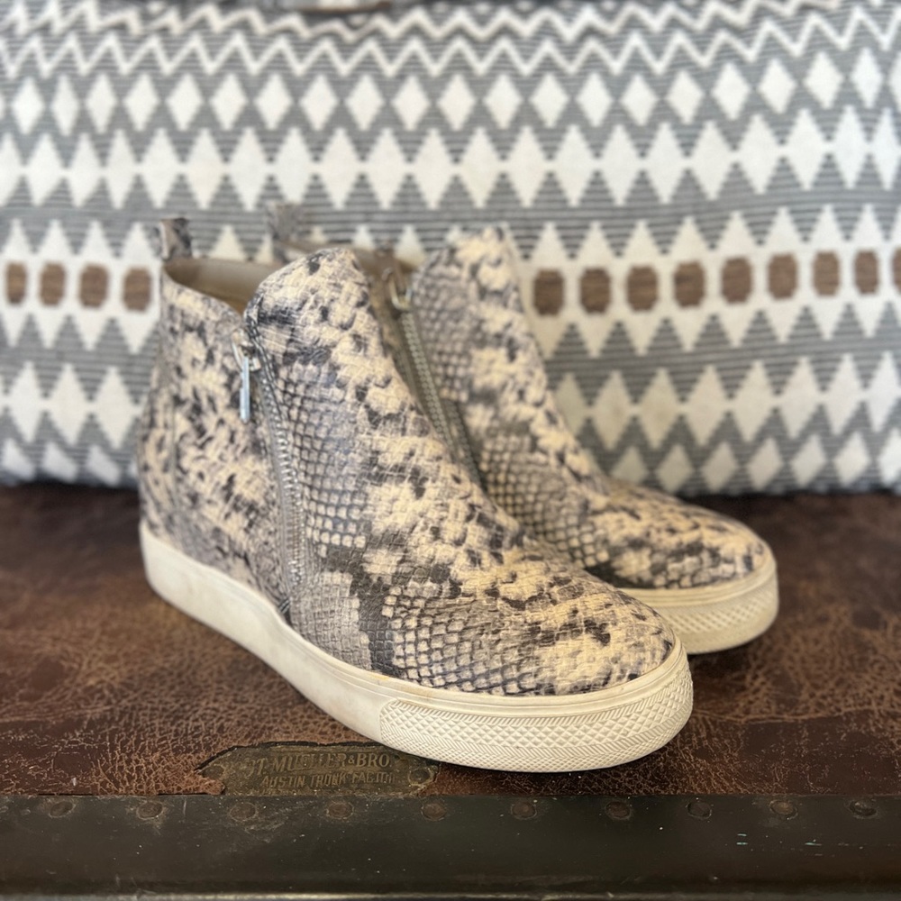 Steve Madden wedge shoes
